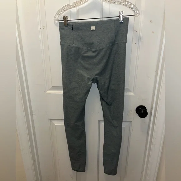 💕LIKE NEW Vuori Women’s Clean Elevation Legging - Stormy Heather (?) - Sz Medium